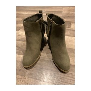 NWT Old Navy Green Ankle Booties water repellent 8